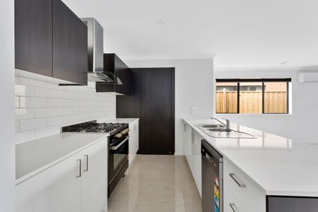 61 Goshawk Drive, Pakenham VIC 3810 - House For Rent | Domain - Photo 4