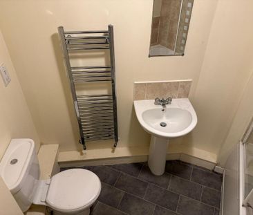 2 bedroom flat to rent - Photo 4