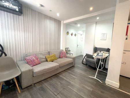 1 bedroom in a house share to rent - Photo 3