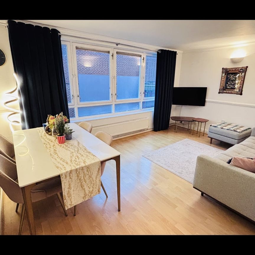 2 Bed Maisonette, Ollgar Close, W12 - Photo 1