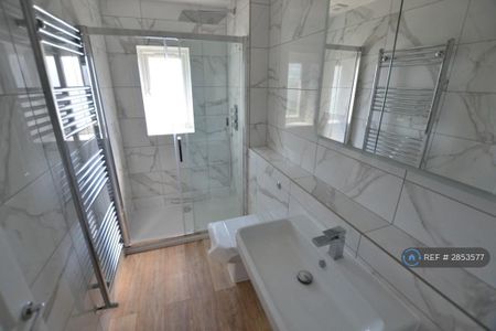 3 bedroom maisonette to rent - Photo 4