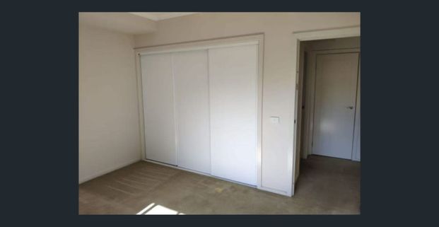 Modern Three-Bedroom Townhouse with Stylish Living in Prime North Melbourne Location - Photo 1