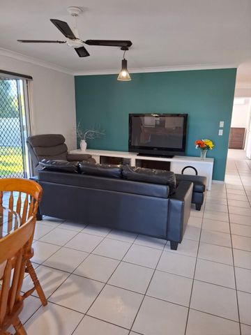 Furnished room near Parkwood tram stop - Photo 4