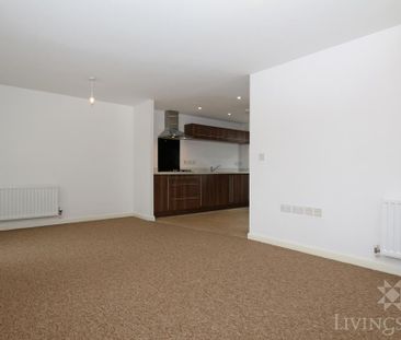 2 bedroom triplex to rent - Photo 2