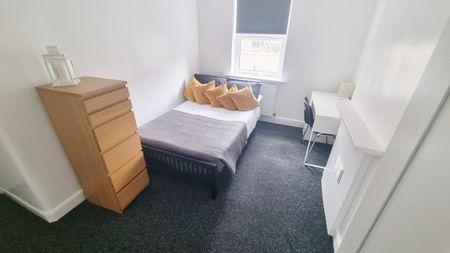 4 Bed Detached House, Cloister Street, NG7 - Photo 3