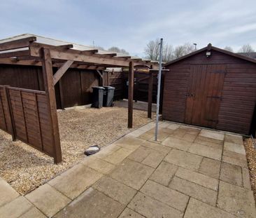 2 bed bungalow to rent in Burchs Close, Taunton - Photo 1