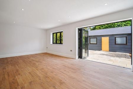 3 bedroom detached bungalow to rent - Photo 2