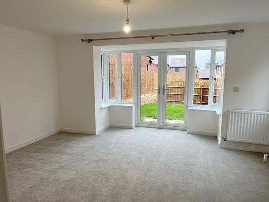 4 bedroom semi-detached house to rent - Photo 1