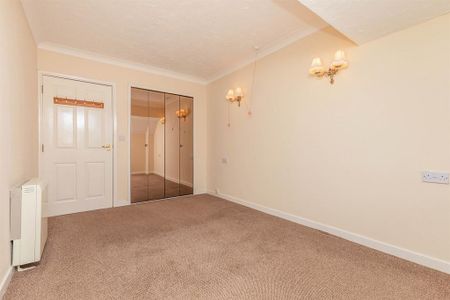 1 bedroom retirement property to rent - Photo 5