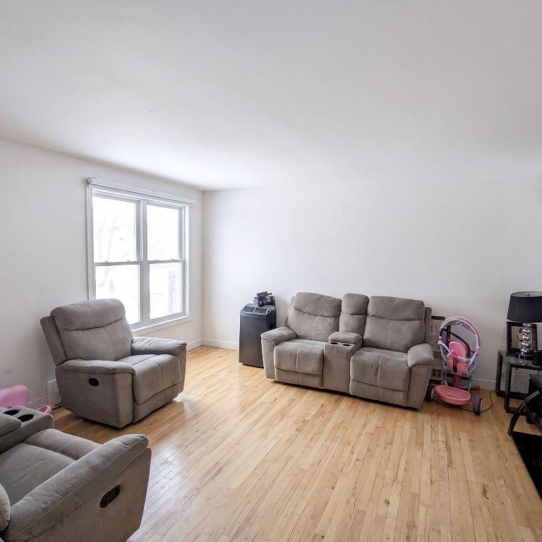 A Louer 8 1/2 Chomedey 4Chambres 2sdb - Photo 1