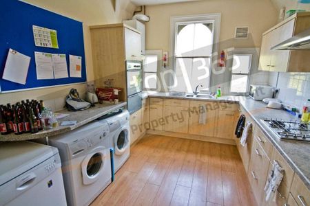 3 bedroom flat to rent - Photo 2