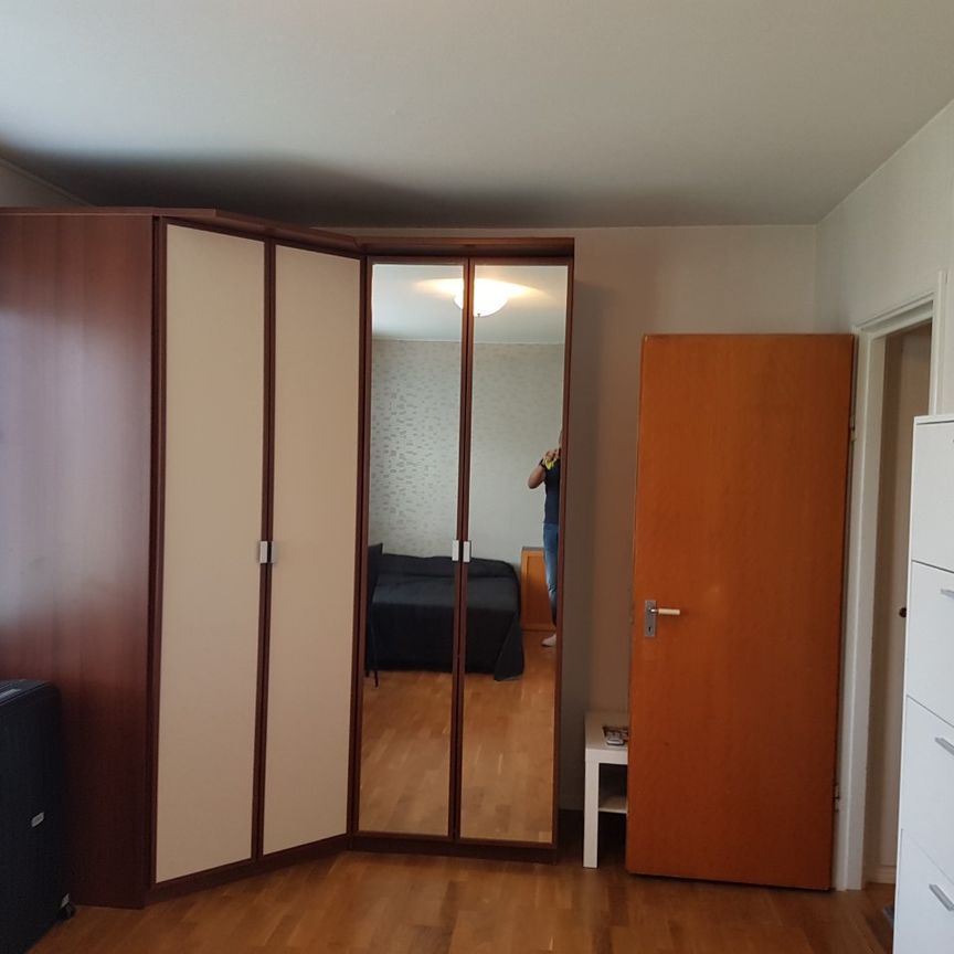 Ångermannagatan, Vällingby - Photo 1