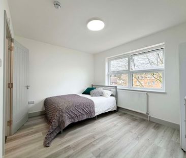 5 En-suites, 1 Minute walk from station Room 5 - Photo 2