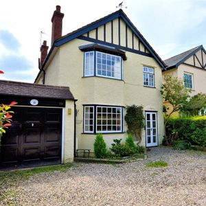 4 bedroom detached house to rent - Photo 2