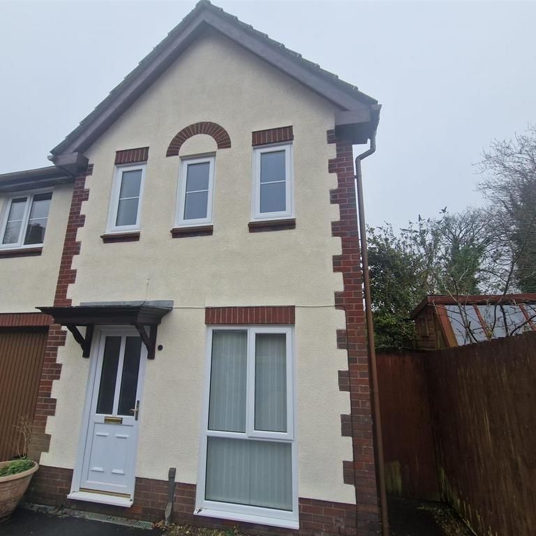 4 bedroom detached house to rent - Photo 1