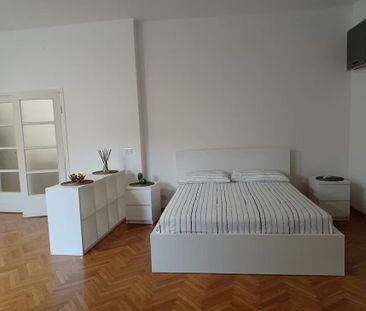 Via Alfredo Oriani, Milan, Lombardy 20122 - Photo 4
