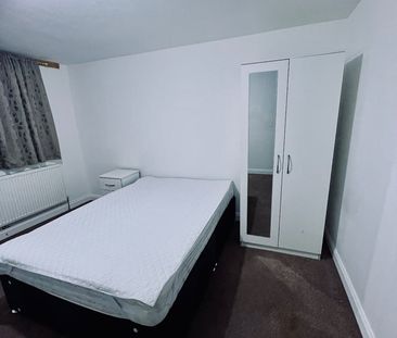 Room in a Shared House, Ashburnham Road, LU1 - Photo 4