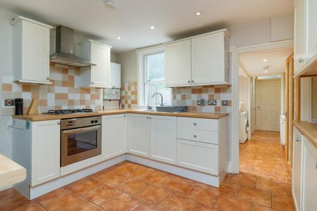 3 bedroom terraced house to rent - Photo 5