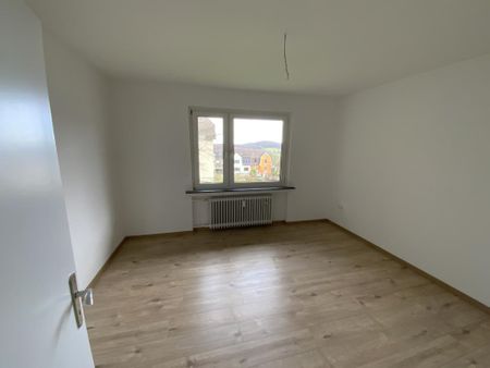 3-Zimmer-Wohnung im 1. OG mit neuem Tageslichtbad und Balkon in Wetter Altwetter - Photo 2