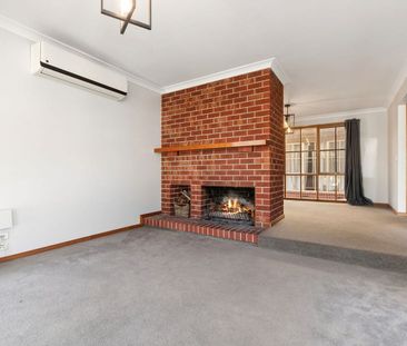 Spacious Family Living In Prime Location Langwarrin - Photo 2