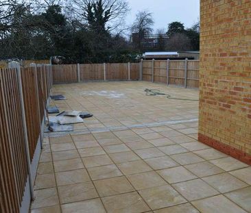 Ascot Close Ilford Essex, IG6 - Photo 1