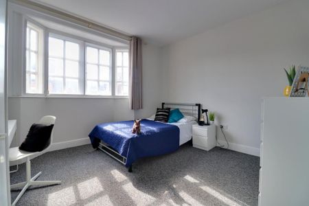 1 bedroom in a house share to rent - Photo 2