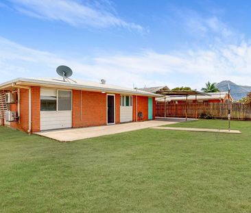 Charming 3-Bedroom Residence - Photo 5