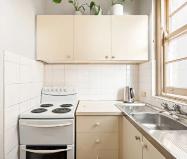 Oversized furnished studio - Photo 4