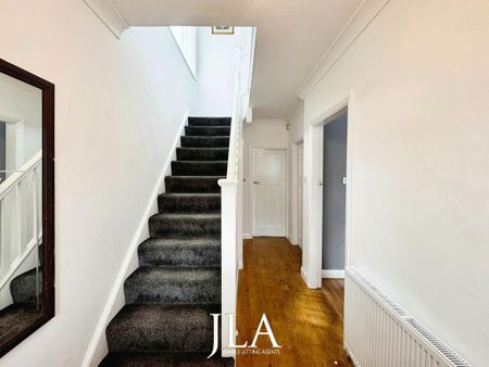 4 bedroom semi-detached house to rent - Photo 3