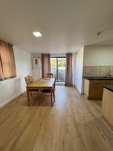 2 bed Flat for Rent - Photo 4