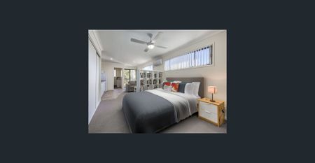 FULLY FURNISHED, DESIGNER STUDIO APARTMENT– BILLS INCLUDED! - Photo 4