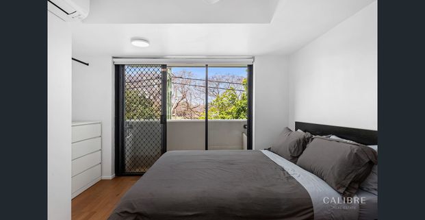 Stylish Inner-City Living - Furnished two bedroom apartment - Photo 1