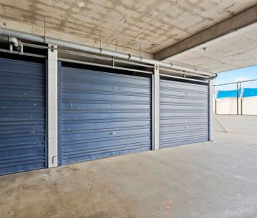 Beachside Living on Alexandra Parade — Neat, Modern & Perfectly Pos... - Photo 3