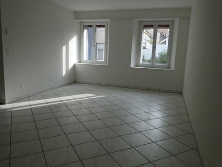 Zu vermieten per Sofort oder nach Vereinbarung: Zentrale 1.5 Zi-Wohnung in Biel/Bienne - Photo 2