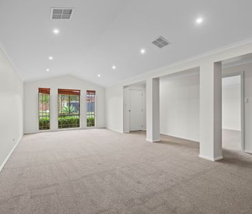 Immaculately Presented Family Home in Prime Glenwood Location! - Photo 2