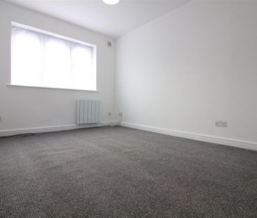 Perry Close, Uxbridge - Photo 3