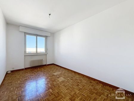 Agréable appartement de 3 pièces au 4ème étage proche du centre ville - Photo 3