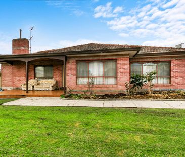 THREE BEDROOM HOUSE - Photo 5