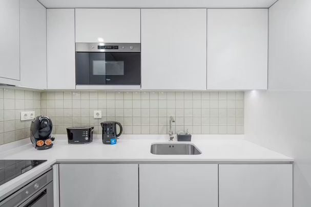 Rua de Santos Pousada, Porto, Braga 4000-487 - Photo 1