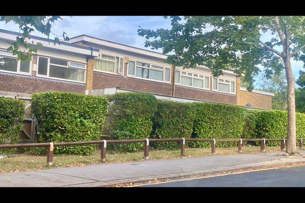 3 Bed Terraced House, Park Hill Rise, CR0 - Photo 1