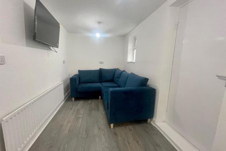 1 bedroom in a house share to rent - Photo 5