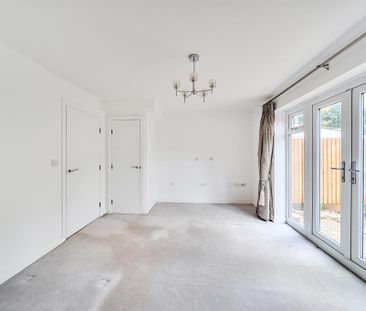 2 bedroom semi-detached house to rent - Photo 2