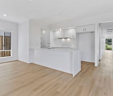 Dream Home In The Heart Of Palmview! - Photo 4