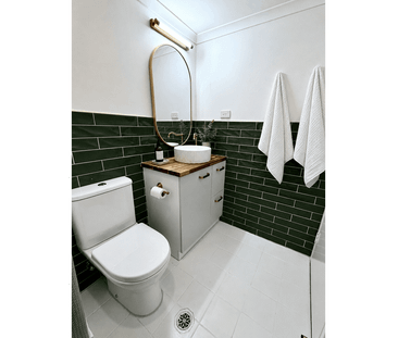 Renovated One-Bedroom Gem with Private Courtyard, Pool & Broadwater... - Photo 6