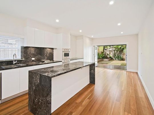 Modern Three Bedroom Home in Premium Mosman Location - Photo 1