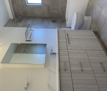 Nassau House - Photo 1