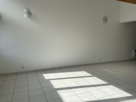 Location Appartement 3 pièces 43m² ST MAUR DES FOSSES 94100 - Photo 3