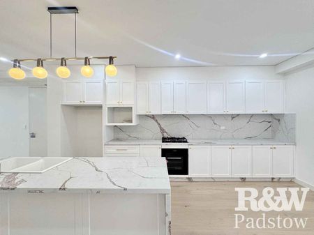 Elegant Two-Bedroom Apartment in Secure Boutique Complex - Photo 5