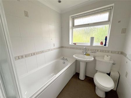 3 bedroom detached house to rent - Photo 5