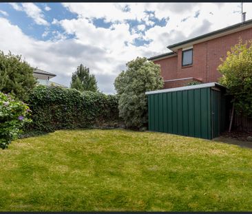 THREE BEDROOM LARGE FAMILY HOME! | FLARE REAL ESTATE - Photo 4